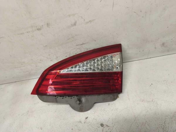 FEU ARRIERE DROIT FORD MONDEO BREAK - Vue 1